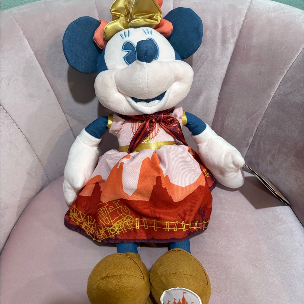 Disney Minnie Main Attraction Big Thunder Mountain